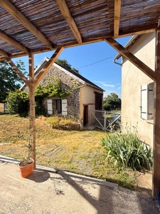 Maison en pierre entièrement rénovée, 95m², avec dépendances, terrain de 1154m² 148 000 €