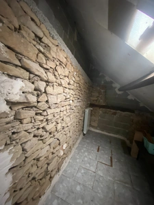 Maison en pierre, 167m², avec grange sur 730m² de terrain 112 000 €