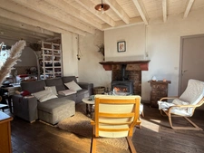 EN EXCLUSIVITE ! Maison de village, 110m², 4 pièces, avec dépendances sur terrain de 8783 m² 76 000 €