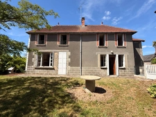 Maison en pierre de 126m², 4 chambres, avec grange 65 000 €