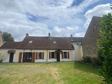 Maison en pierre, 167m², avec grange sur 730m² de terrain 112 000 €