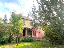 Maison en pierre, 95 m², avec cave et dépendances sur 636 m² de terrain 75 000 €
