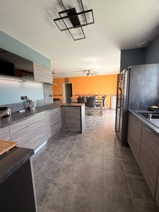 Pavillon de plain pied 136m², de 2012, 5 chambres, sur terrain de 1719m² 229 000 €