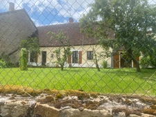 Maison en pierre, 167m², avec grange sur 730m² de terrain 112 000 €