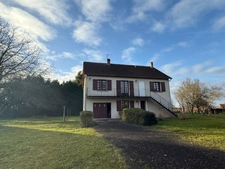 Pavillon de 155m², 5 chambres avec possibilité de 2 appartements indépendants sur terrain de 1527m² 138 000 €