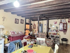 Maison de ville de 157m² avec potentiel local professionnel et dépendances, jardin 69 900 €