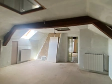 Maison en pierre, 167m², avec grange sur 730m² de terrain 112 000 €