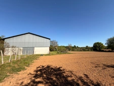 EN EXCLUSIVITE ! Propriété avec maison d'habitation 87m², dépendances sur 13 600m² de terrain 148 000 €