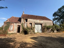 EN EXCLUSIVITE ! Ancienne petite ferme à restaurer 66m² avec dépandances terrain 2238m² 24500€