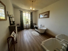  Manoir de 170m² avec son annexe de 50m² et ses dépendances sur terrain de 3 423m² 244 000 €