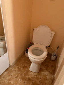 Maison en pierre de 151m2, mitoyenne, 4 chambres avec dépendance, terrain 1524m² 68 000 €