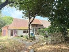  Longère en pierre 90m², sur terrain de 2379m² 69 990 €