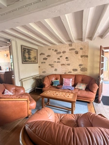 Maison de caractère en pierre, 134m², 4 chambres, Terrain de 2 668 m², proche des Trois Lacs 129 900 €