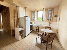 Pavillon élevé sur sous sol, 79m², 3 chambres sur 626m² de terrain 54 000 €