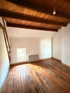 EN EXCLUSIVITE Maison en pierre de 113m² avec grange sur 2,4ha de terrain 128 000 €