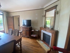 Demeure de 284m², 11 pièces, 7 chambres avec 600m² de dépendances, terrain de 2200m² 211 000 €