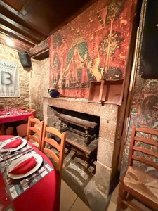 OPPORTUNITE ! Restaurant de caractère avec fonds et murs, adresse emblématique, à vendre au coeur de Guéret 415 000 €