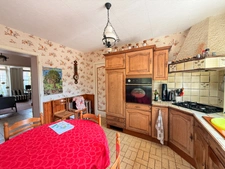 Maison de caractère en pierre, 121 m², 5 chambres avec belles dépendances sur 6 688 m² de terrain 148 500 €