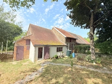  Longère en pierre 90m², sur terrain de 2379m² 69 990 €