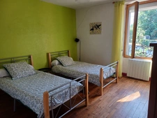 Gite/Maison en pierre, 164m², avec dépendances sur 945m² de terrain 127 000 €