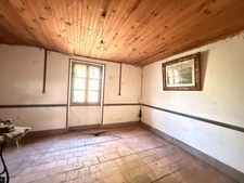 EN EXCLUSIVITE ! Ancienne petite ferme à restaurer 66m² avec dépandances terrain 2238m² 24500€