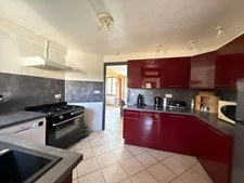 Gite/Maison en pierre, 164m², avec dépendances sur 945m² de terrain 127 000 €