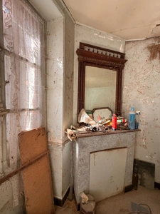 EN EXCLUSIVITE ! Ancienne petite ferme à restaurer 66m² avec dépandances terrain 2238m² 24500€