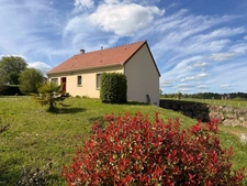Pavillon de 68m² 2 chambres avec vue exceptionnelle sur vallée et chateau de Puyguillon 2998m² de terrain 117 500€