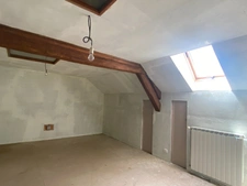 Maison en pierre, 167m², avec grange sur 730m² de terrain 112 000 €