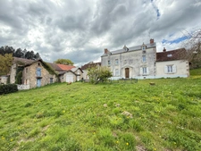 EN EXCLUSIVITE Très belle propriété de 215m² avec piscine et dépendances sur 3000 m² de terrain 199 990 €
