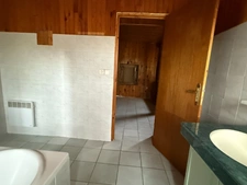 Ensemble de 2 maisons mitoyennes en pierre 209m² + grange, terrain 2000m² 79 500 €