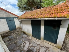 Ensemble de 2 maisons mitoyennes superficie totale de 107m², avec garage, terrain 1171m² 76 600 €