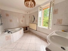 Propriété de caractère 284m² habitable, 5 chambres, annexe + grange sur terrain de 6885m² 197 000 €
