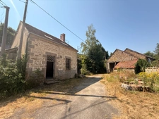 Ensemble de 2 maisons à restaurer + grange 26 500 €
