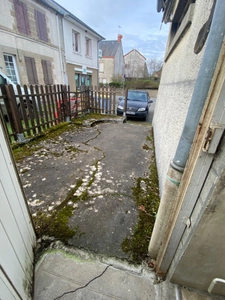 Maison de ville 108m², avec courette et dépendances 49 500 €
