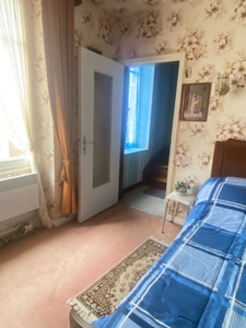 Maison de village, 103m², 3 chambres, terrasse et jardinet avec 2 garages 59 900 €