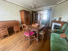 Demeure de 284m², 11 pièces, 7 chambres avec 600m² de dépendances, terrain de 2200m² 211 000 €