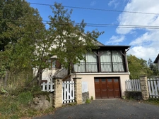 Pavillon sur sous sol, 118m², 3 chambres avec véranda sur 2721m² de terrain 128 000 €