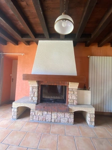 Maison en pierre, 167m², avec grange sur 730m² de terrain 112 000 €