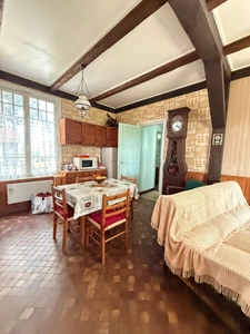 Ensemble de 2 maisons mitoyennes superficie totale de 107m², avec garage, terrain 1171m² 76 600 €