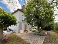  Manoir de 170m² avec son annexe de 50m² et ses dépendances sur terrain de 3 423m² 244 000 €
