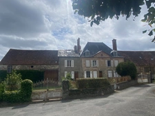 Demeure de 284m², 11 pièces, 7 chambres avec 600m² de dépendances, terrain de 2200m² 211 000 €