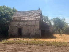 EN EXCLUSIVITE ! Charmante maison en pierre 60m² à rénover, Terrain de 900 m² 23 800 €