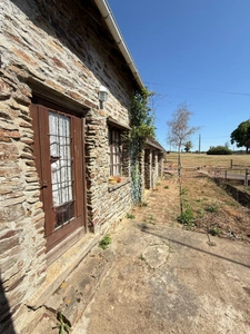 EN EXCLUSIVITE ! Maison en pierre à restaurer 72m² sur terrain de 205m², 19 000 €