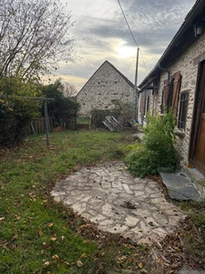 Ensemble de 2 maisons mitoyennes en pierre 209m² + grange, terrain 2000m² 79 500 €