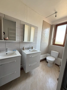 Gite/Maison en pierre, 164m², avec dépendances sur 945m² de terrain 127 000 €