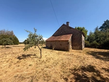 EN EXCLUSIVITE ! Charmante maison en pierre 60m² à rénover, Terrain de 900 m² 23 800 €