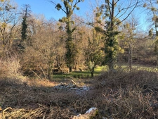 EN EXCLUSIVITE ! Maison en pierre à finir de restaurer, 73m² avec grange sur terrain de 2 200 m²