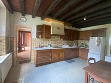 Maison en pierre, 167m², avec grange sur 730m² de terrain 112 000 €