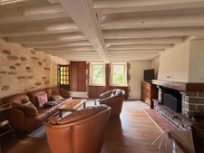 Maison de caractère en pierre, 134m², 4 chambres, Terrain de 2 668 m², proche des Trois Lacs 129 900 €